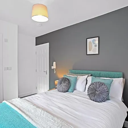 Beautifully Refurbished House In Ls9!